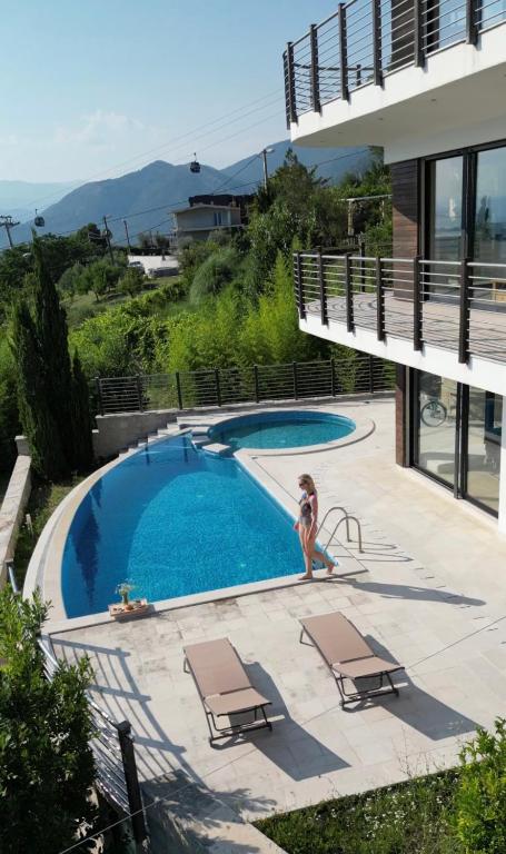 Bazén v ubytování Villa Tivat Bay View nebo v jeho okolí