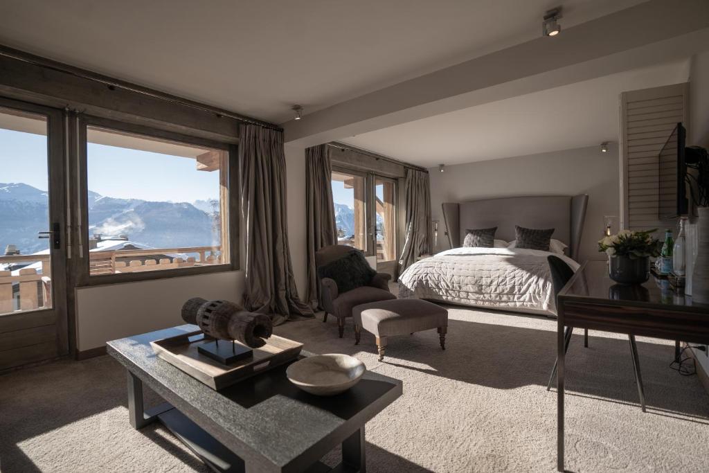 Nespecifikovaný výhled na hory nebo výhled na hory při pohledu z hotelu