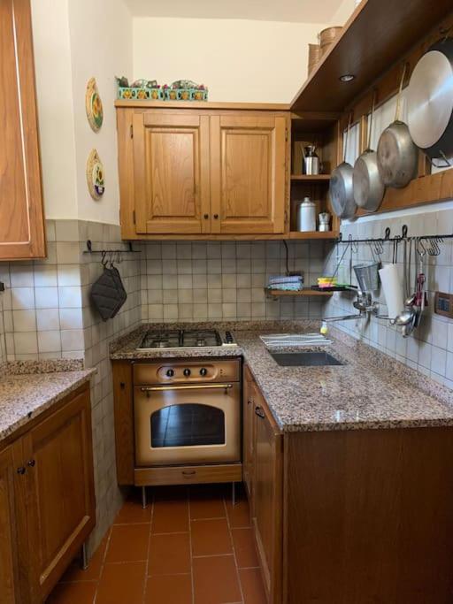 Kuchyň nebo kuchyňský kout v ubytování Palazzetto in centro