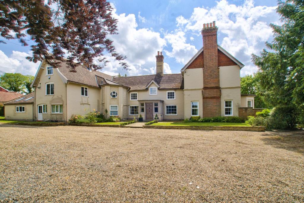 a large house with a driveway in front of it at Ashfield Place Farm by Group Retreats in Stowmarket