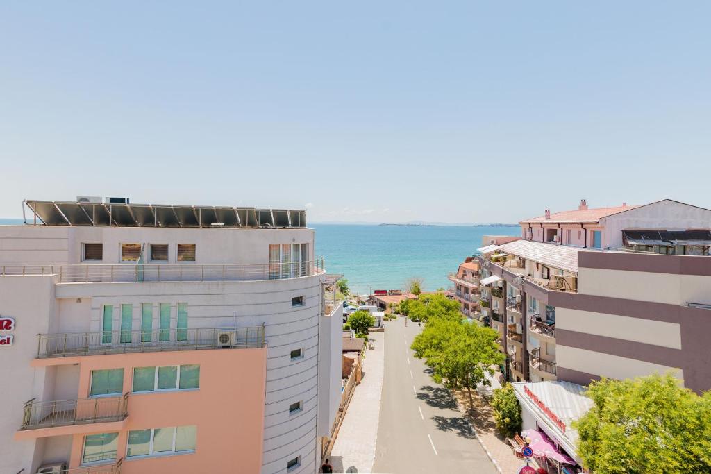 Black Sea Apartments - Penthouse Apartment