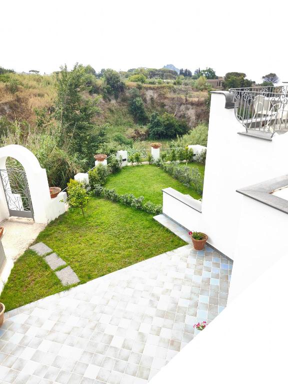 Vonkajšia záhrada v ubytovaní Sorgeto Garden