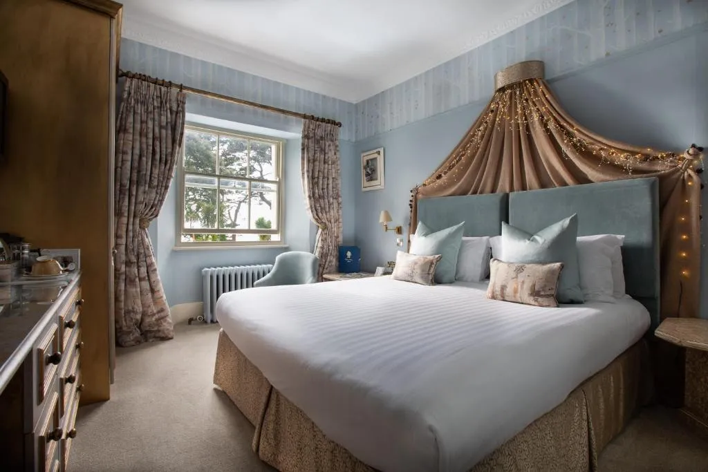 Double or Twin Room with Sea View
