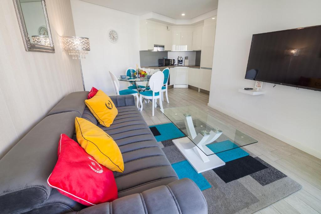 Kuchyňa alebo kuchynka v ubytovaní MA APARTMENTS - OCEAN GARDEN - PLAYA PARAISO - 2 Bedrooms, 2 Bathrooms, Big Terrace