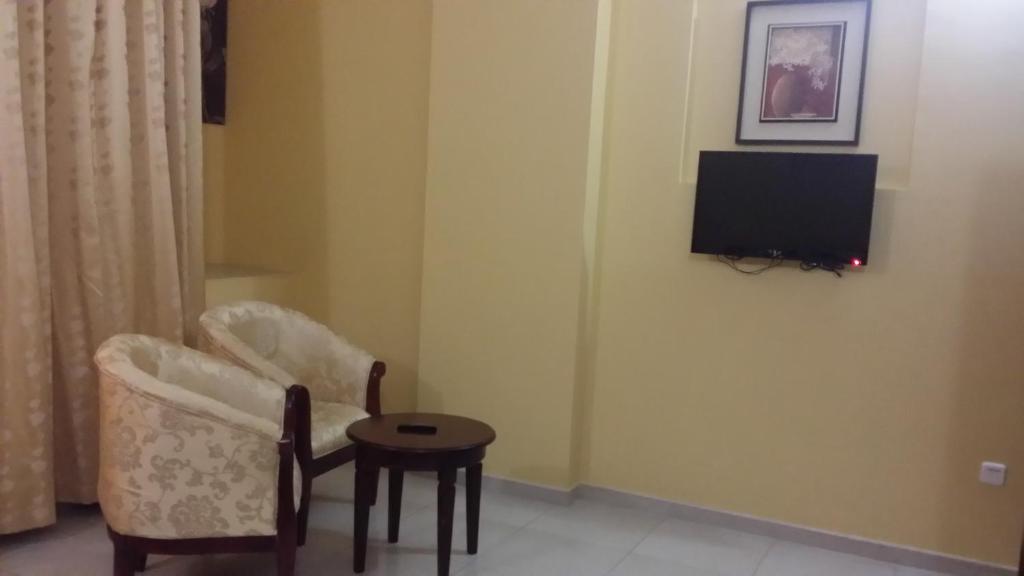 TV a/nebo společenská místnost v ubytování Aryana Hotel