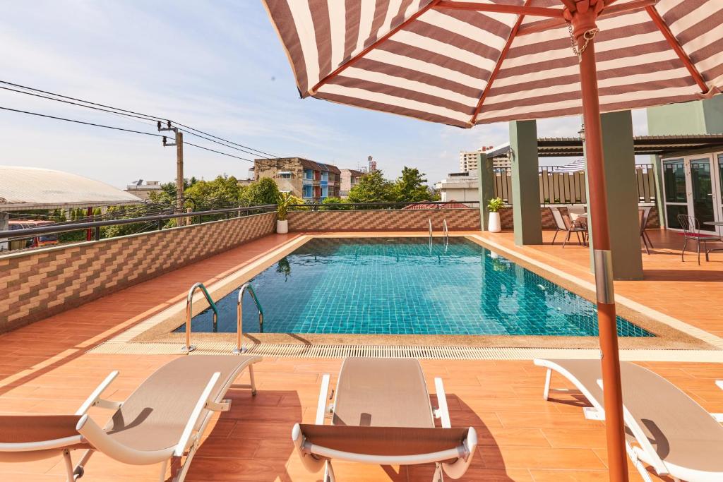 Gallery image of Cozy Donmueang Hotel in Lak Si