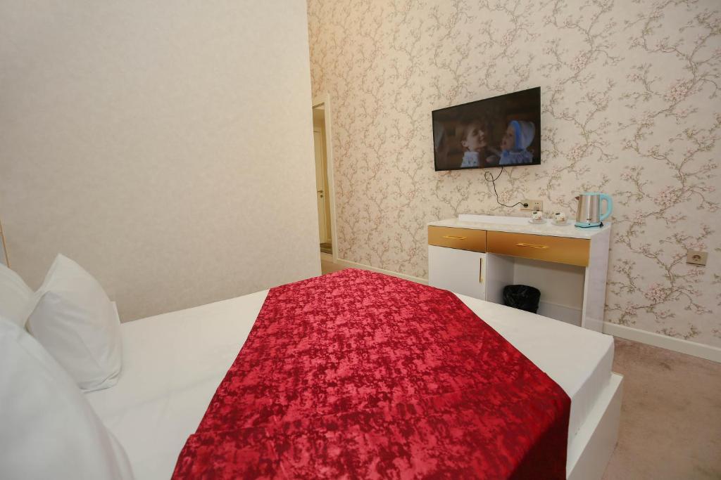 Dionis Coffee Shop Hotel - Double Room With Balcony