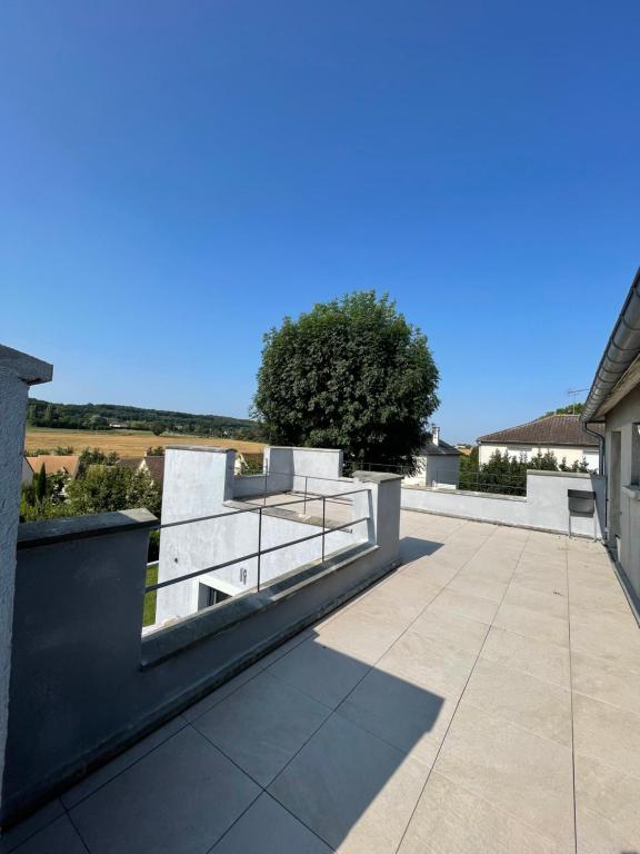 una vista desde el tejado de una casa en Chambre privée proche de Versailles, en Fontenay-le-Fleury