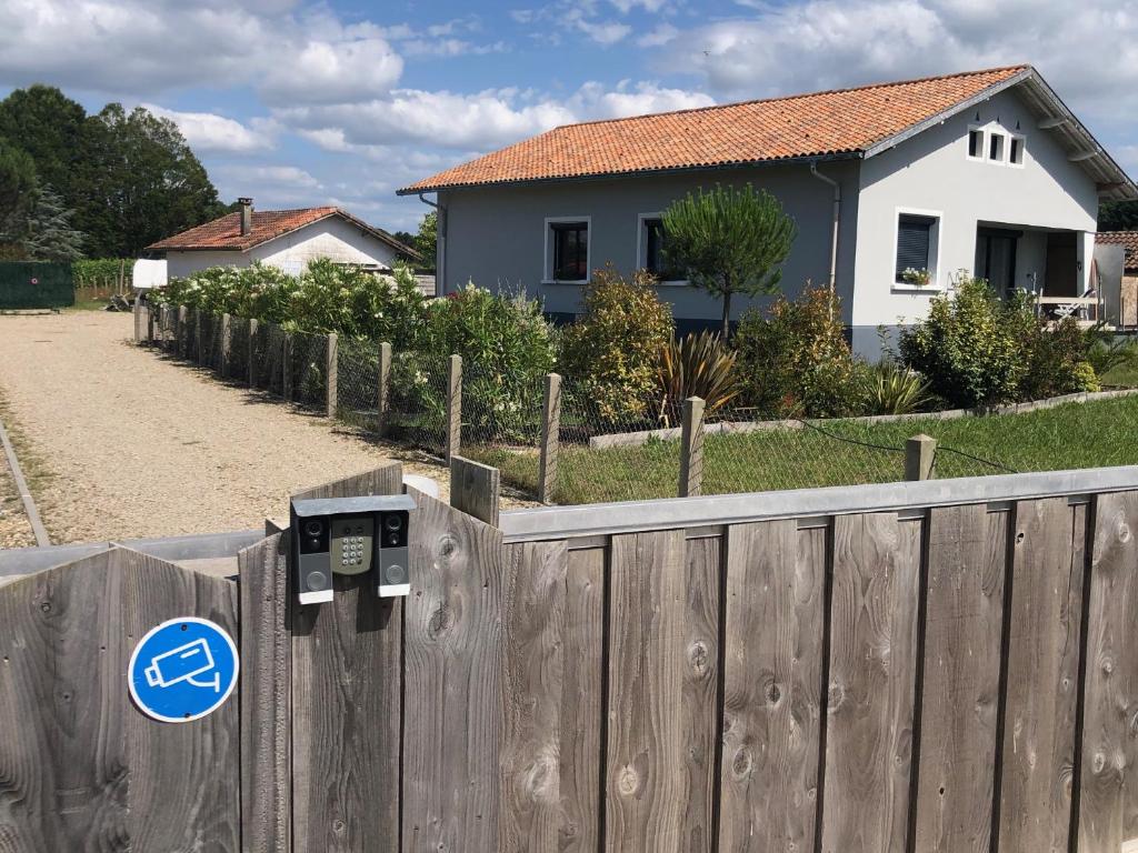 Fotografie z fotogalerie ubytování Les logis d'argent Studio indépendant Parking Entrée autonome Linge de Lit et Serviettes Wifi fibre TV connectée v destinaci Mimizan