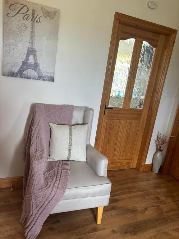 Posezení v ubytování Teach Elle Cottage F94V2W2