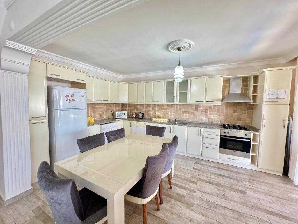 A kitchen or kitchenette at Villa Defne 3 Ölüdeniz Private Pool Villa