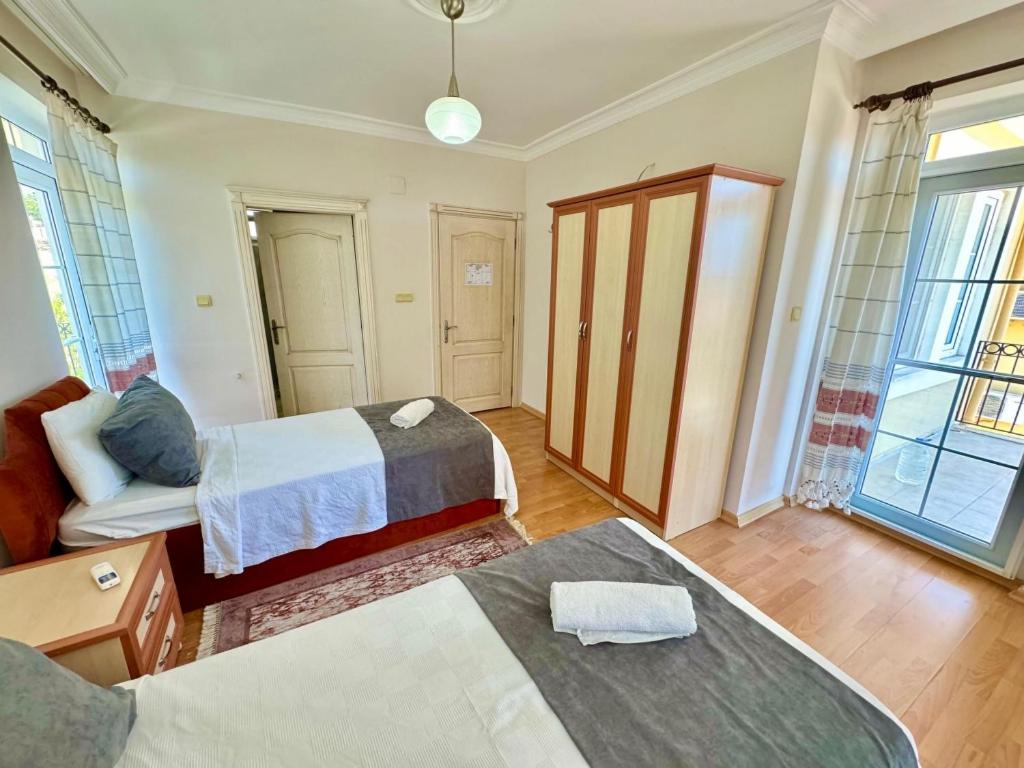 A bed or beds in a room at Villa Defne 3 Ölüdeniz Private Pool Villa