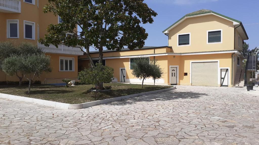 Villa Nush Balla