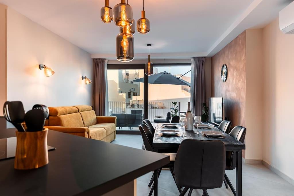 Curated visual reference: Visual Reference: Luxurious Penthouse Jacuzzi Best Location Sliema Preços Atualizados Para 2026