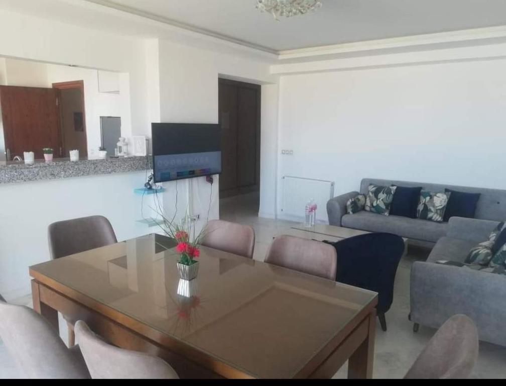 Appartement dans une belle résidence à Bizerte superbe vue電視和／或娛樂中心
