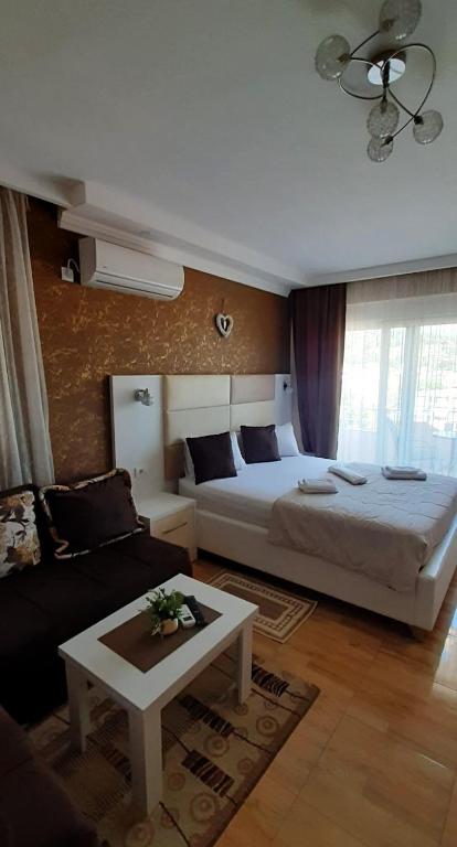 Postel nebo postele na pokoji v ubytování Apartmants Elisa