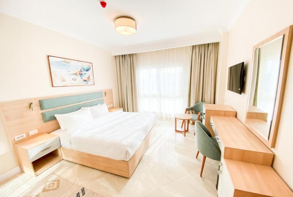 TV a/nebo společenská místnost v ubytování Azur One Eleven Hotel Alamein