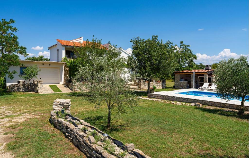 Nice Home In Donji Kasic With Jacuzzi