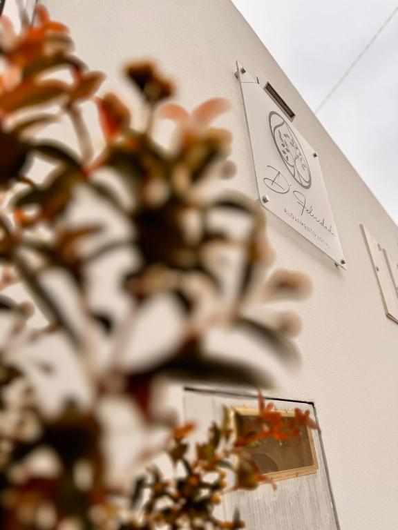 a close up of a clock on a wall at D'Felicidade in Caldas da Rainha