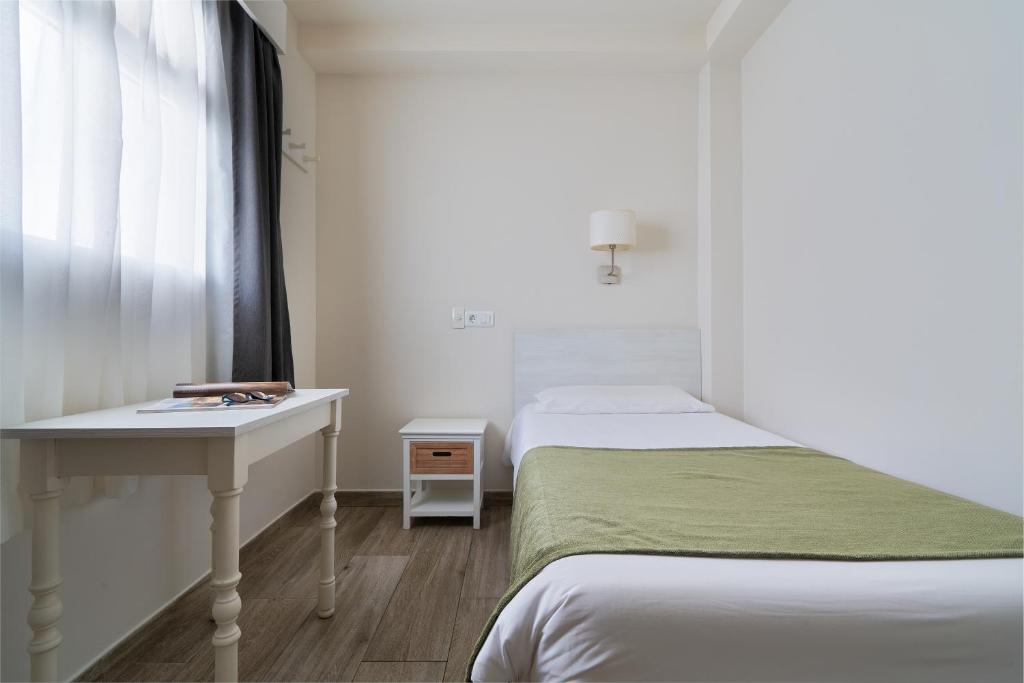Postel nebo postele na pokoji v ubytování Hostal Sol y Miel