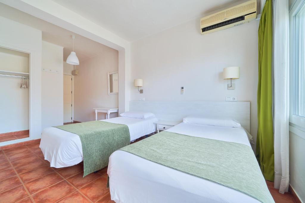 Postel nebo postele na pokoji v ubytování Hostal Sol y Miel