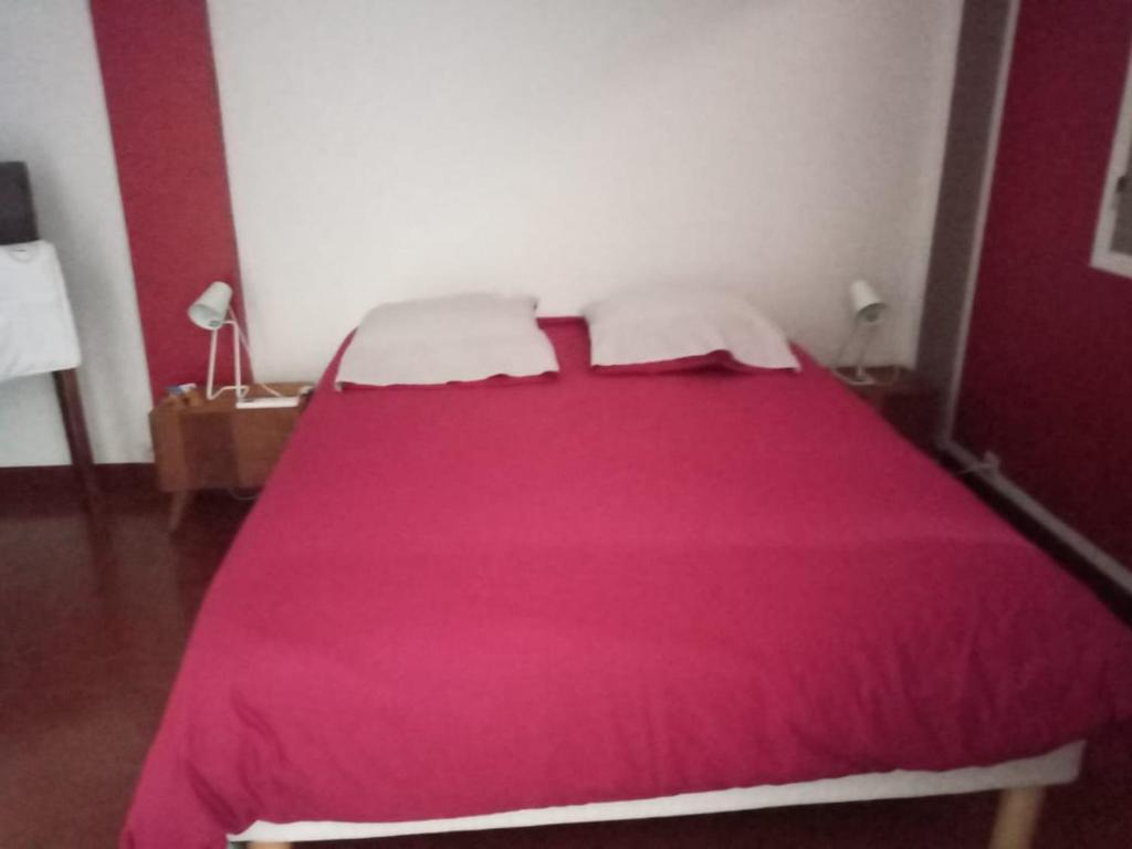 Postel nebo postele na pokoji v ubytování Chambres d'hôtes de la villa du Moulin