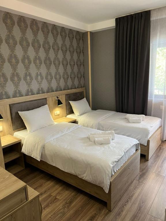 Postel nebo postele na pokoji v ubytování Lagodekhi Inn