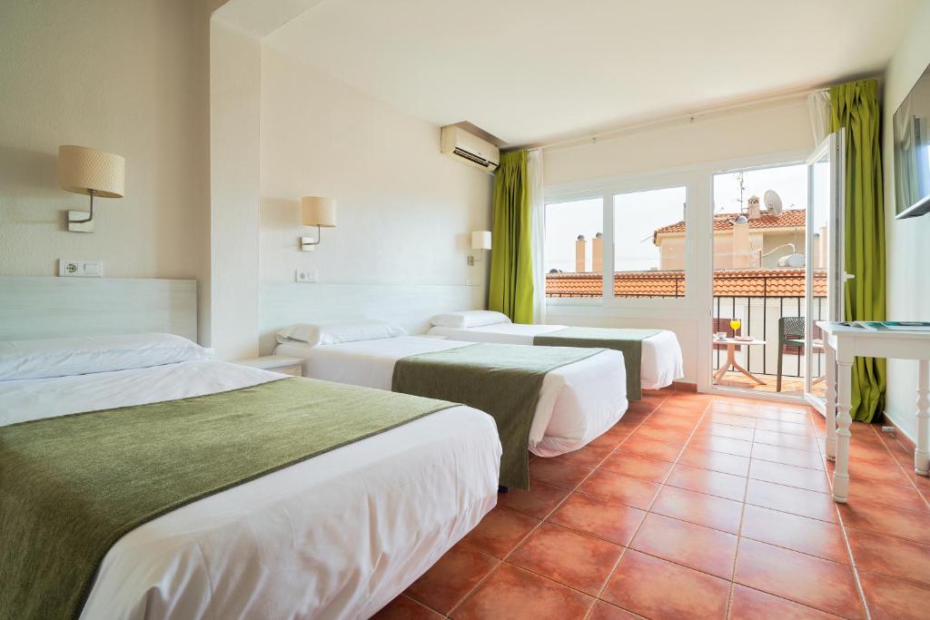 Postel nebo postele na pokoji v ubytování Hostal Sol y Miel