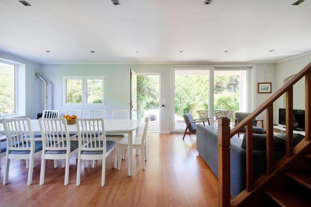 a kitchen and dining room with a table and chairs at Beach & Nature Villa with Amazing Pool by TimeCooler in Setúbal