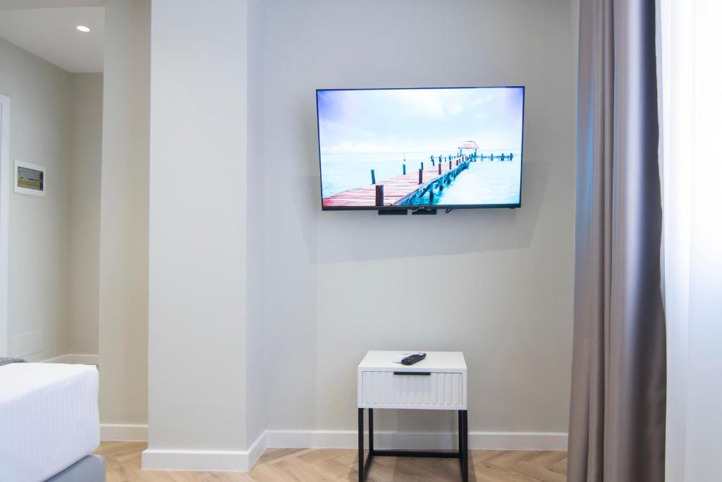 TV a/nebo společenská místnost v ubytování Mina Luxury Rooms