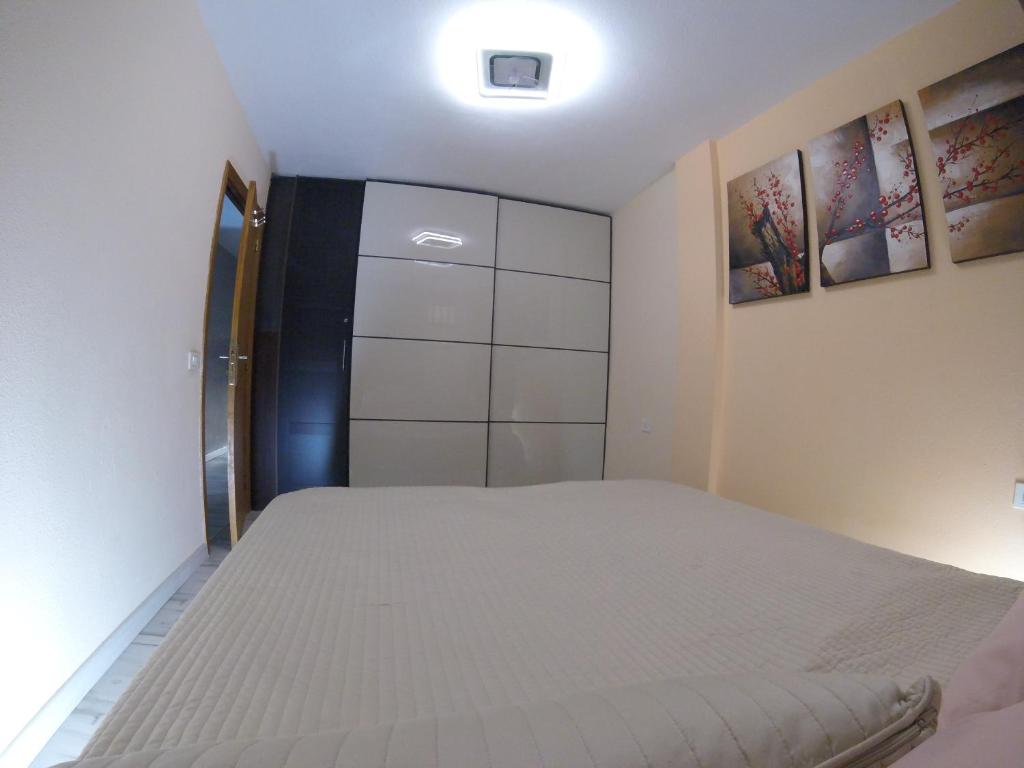 Postel nebo postele na pokoji v ubytování Sofia ocean view free wi-fi check-in 24 hours