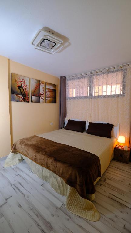 Postel nebo postele na pokoji v ubytování Sofia ocean view free wi-fi check-in 24 hours