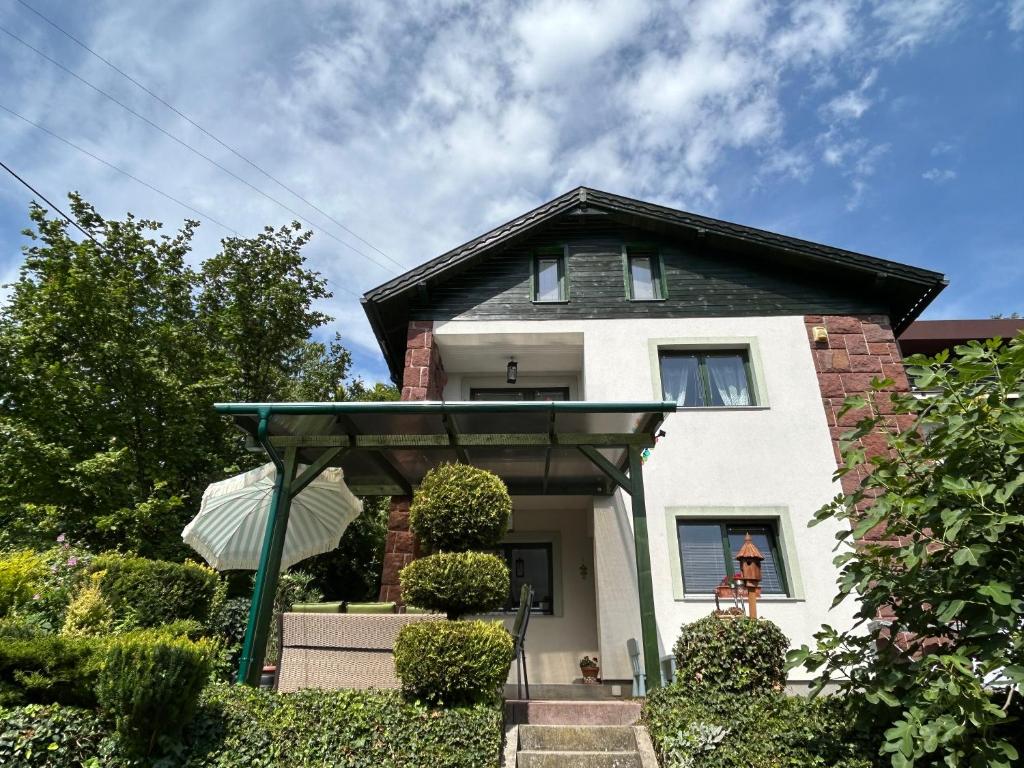 Villa ZöldFüge 8175 Balatonfűzfő, 3 Felsővillasor kép - 1