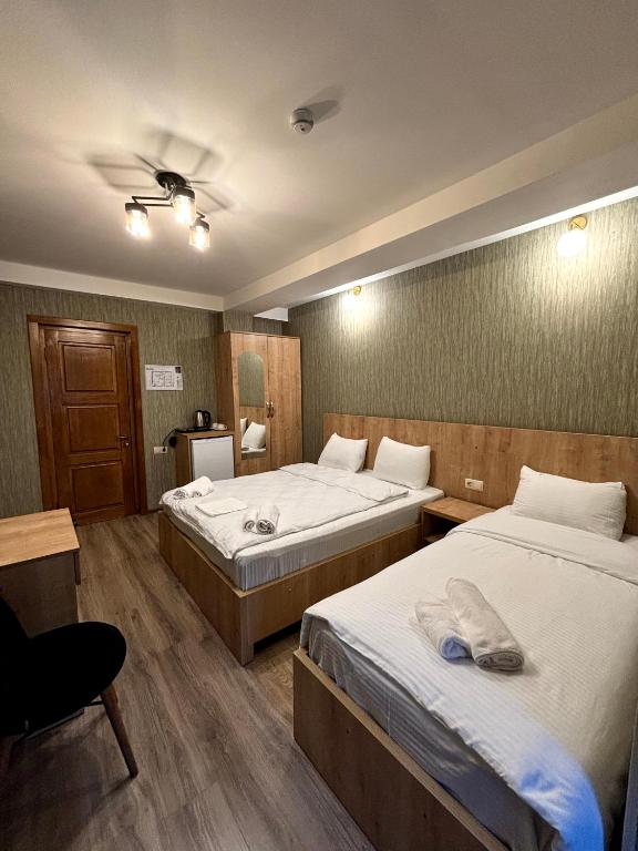 Postel nebo postele na pokoji v ubytování Lagodekhi Inn