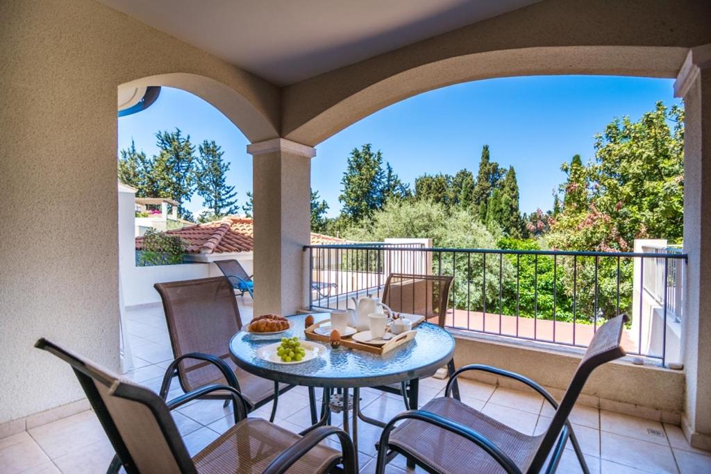Μπαλκόνι ή βεράντα στο Cozy Apartment in Paphos Beautiful Complex