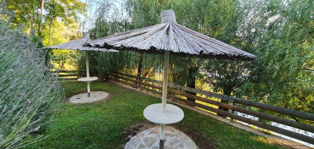 Zahrada ubytování Apartmani Drinske ploce