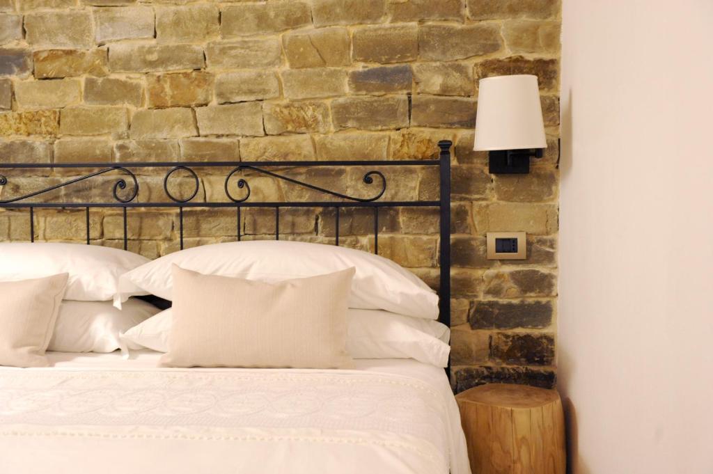 A bed or beds in a room at ARIA DI CASA APARTMENT