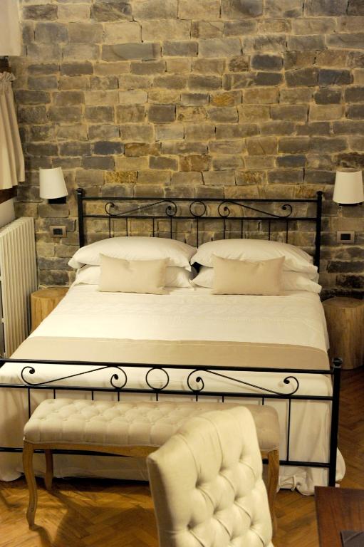 A bed or beds in a room at ARIA DI CASA APARTMENT