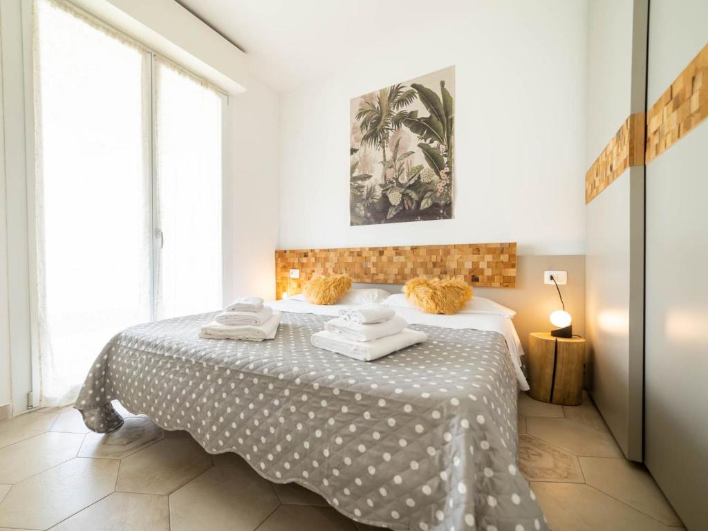 a bedroom with a bed with towels on it at Serenity with swimming pool and parking in Alassio in Alassio