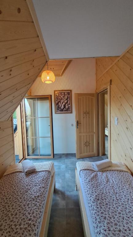 Posteľ alebo postele v izbe v ubytovaní Domek u Gochy