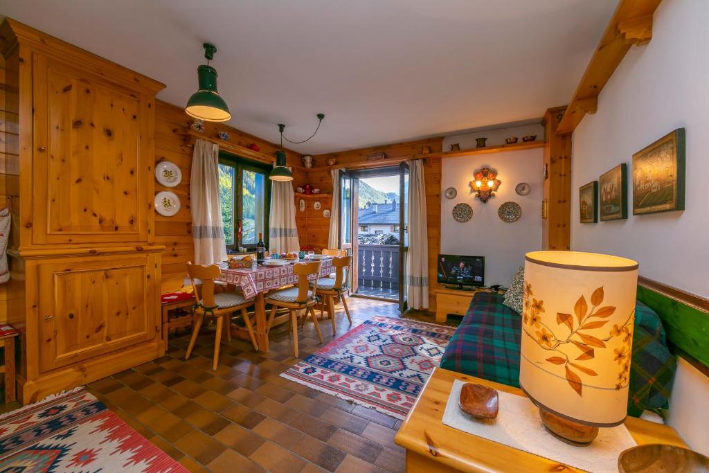 Posedenie v ubytovaní Casa Cisi ski in-Ski out 20m - Happy Rentals