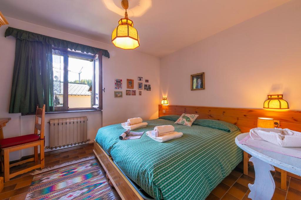 Posteľ alebo postele v izbe v ubytovaní Casa Cisi ski in-Ski out 20m - Happy Rentals