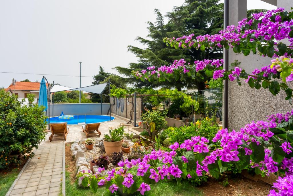 Bazén v ubytování Pool Apartment Bakija - Happy Rentals nebo v jeho okolí