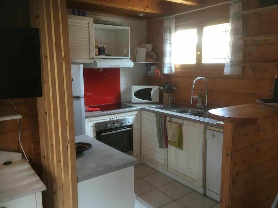 Kuchyň nebo kuchyňský kout v ubytování Loue chalet