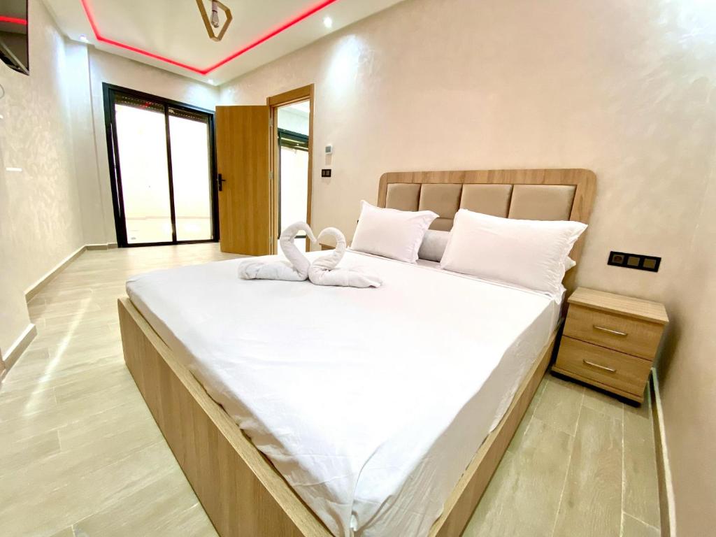 Postel nebo postele na pokoji v ubytování appartment igar azougagh elhoceima
