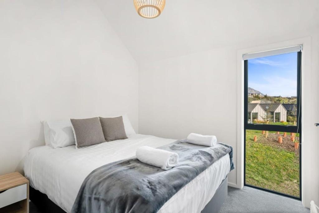 Nestled below the Remarkables - Resim 11