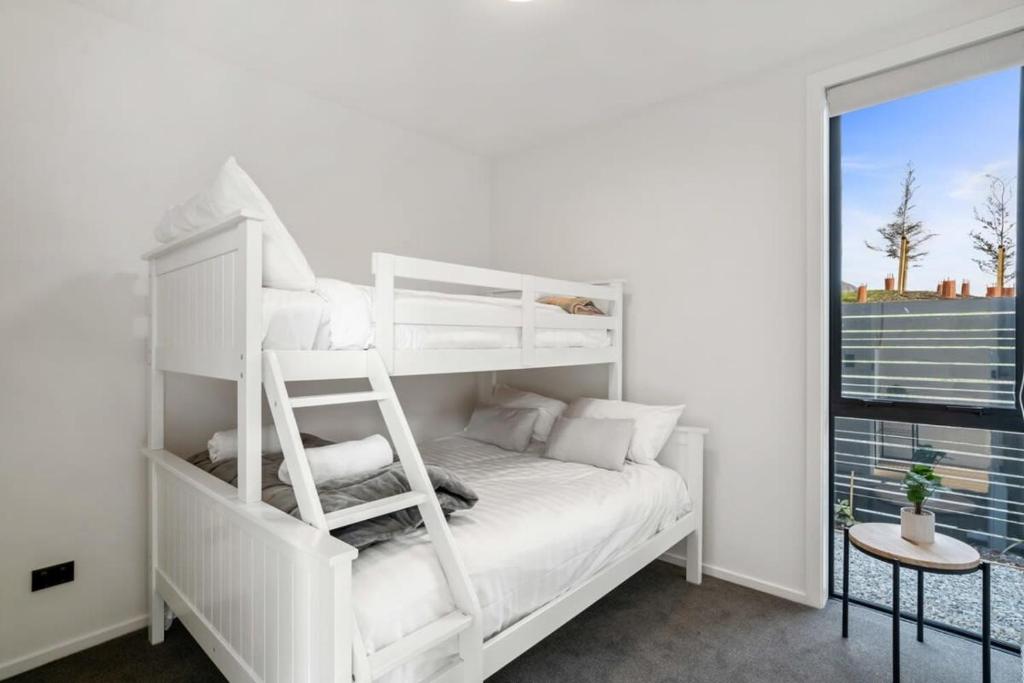 Nestled below the Remarkables - Resim 2