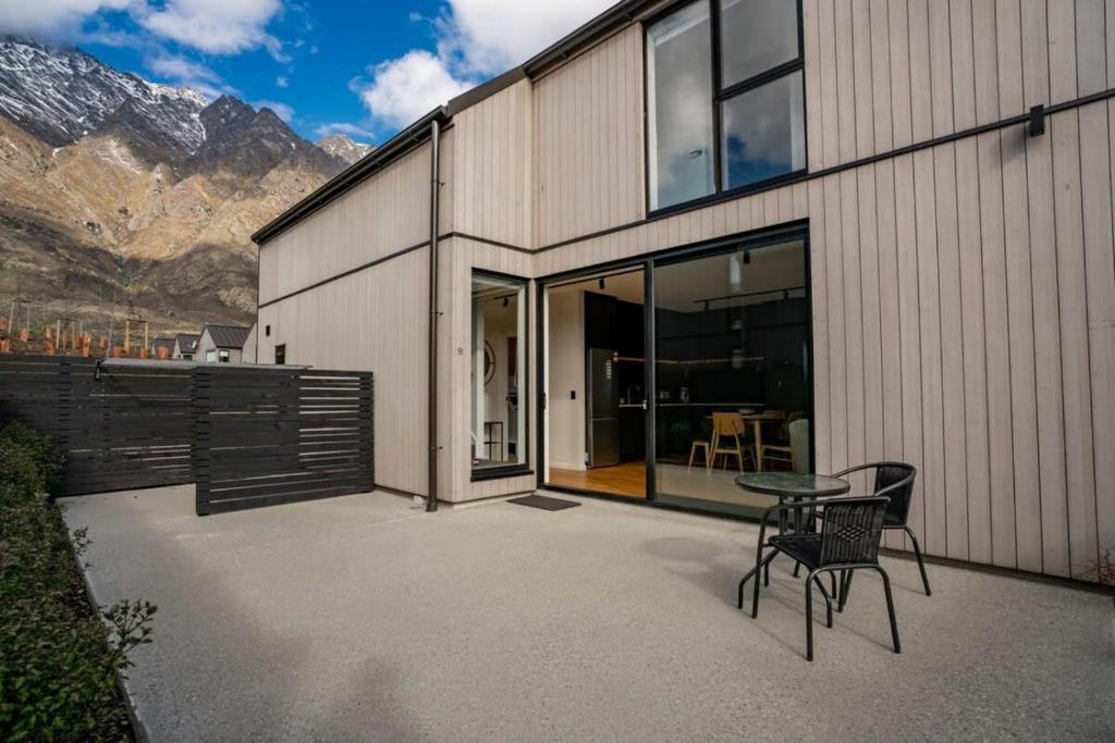 Nestled below the Remarkables - Resim 26