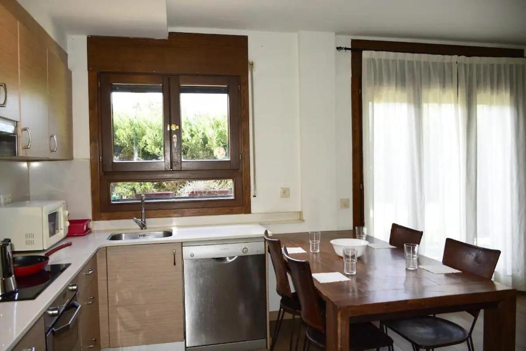 Kuchyň nebo kuchyňský kout v ubytování Apartament Cal Cinto