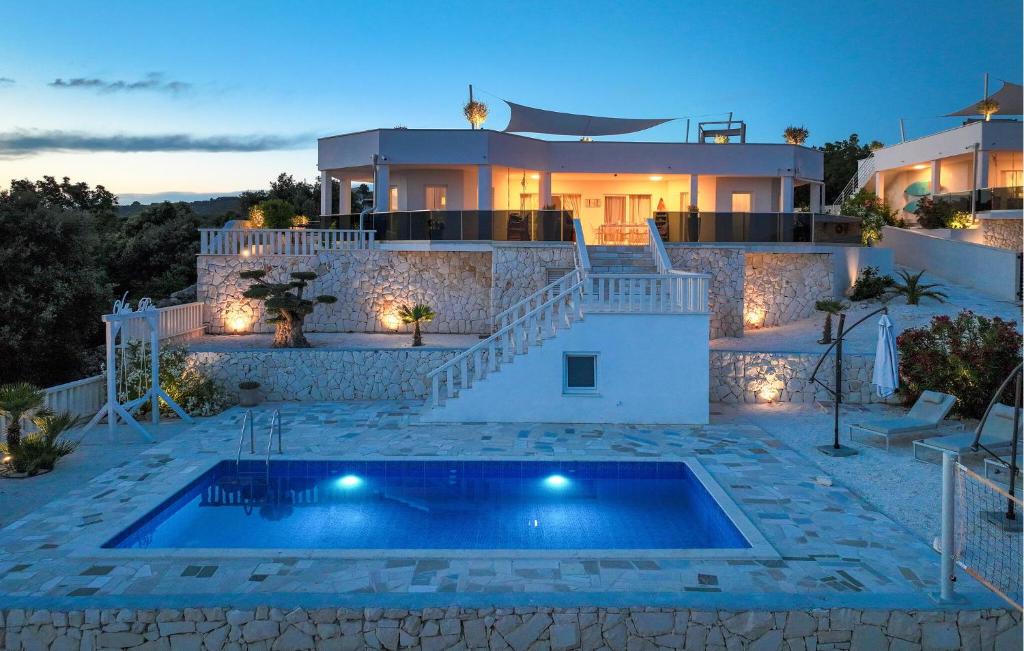 Beautiful Home In Sevid With Jacuzzi